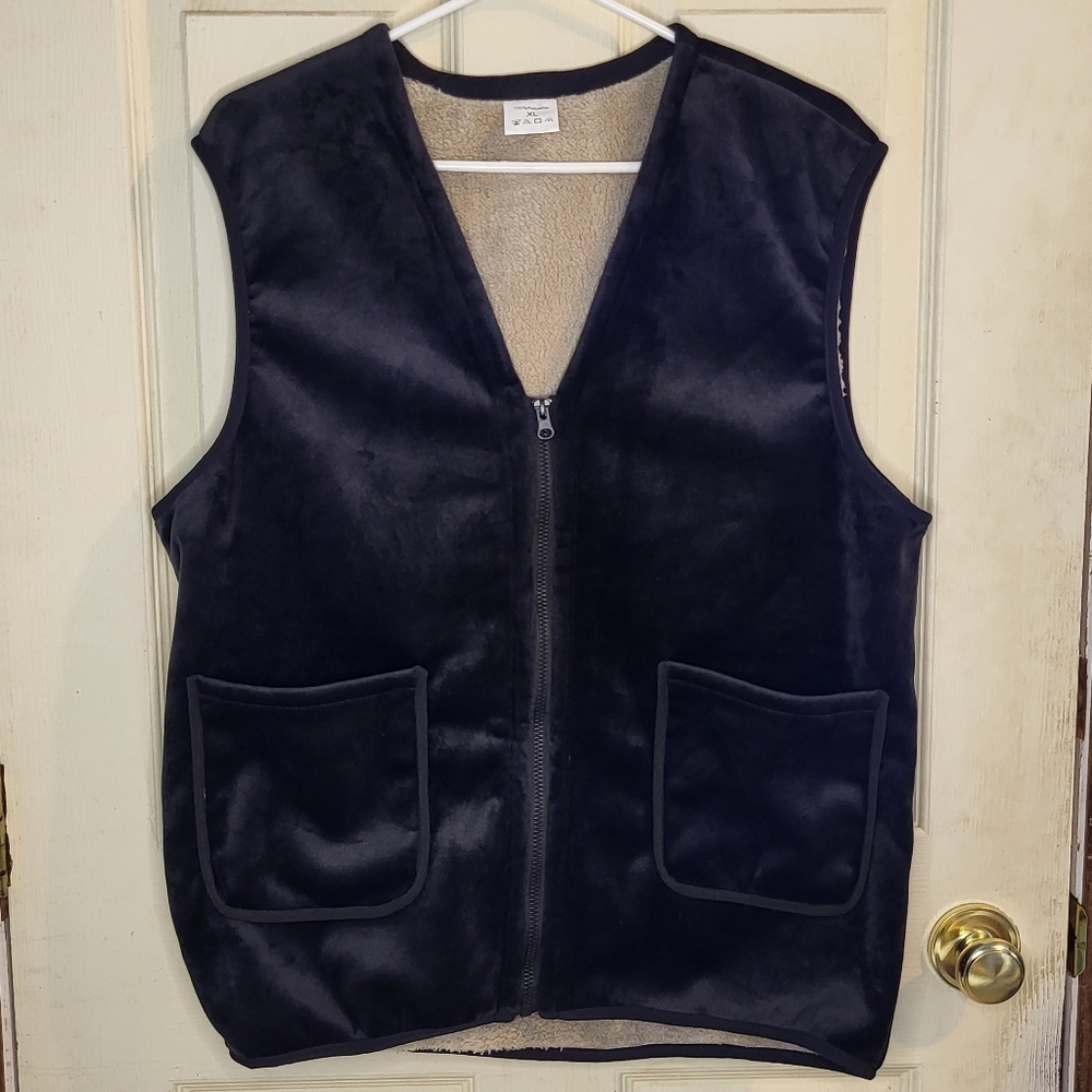 Black Sleeveless Zip-Up Vest